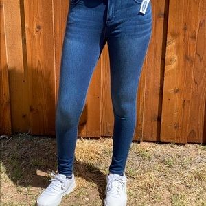 Old Navy Rockstar Super Skinny Jeans Size 4 Petite